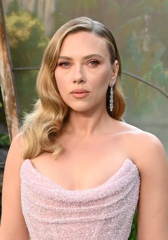 Scarlett Johansson was enthusiastically supported by twin brother Hunter during Jurassic World Rebirth premiere