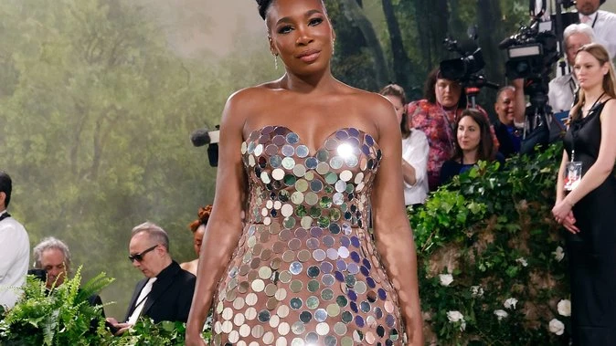 Venus Williams shares hairbrush with her dog