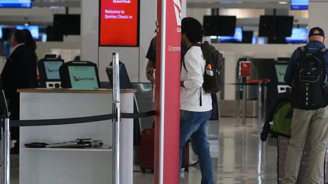 Blistering winds trigger flight delays