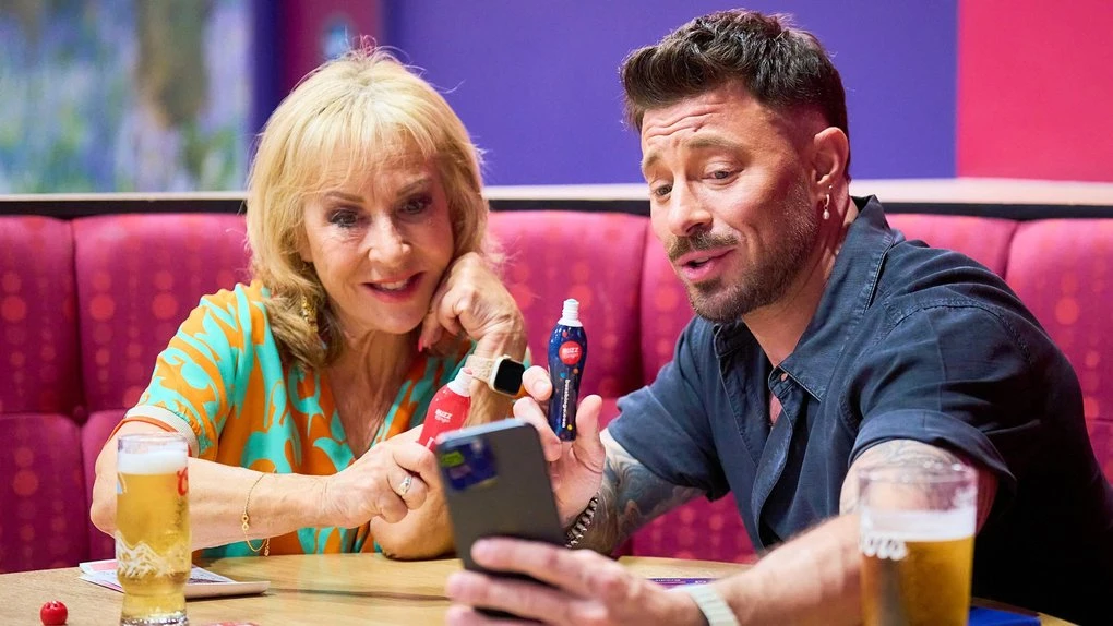 Duncan James bonds with mum at bingo