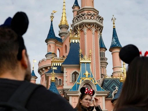 Police called after creepy child bride Disneyland ‘wedding’