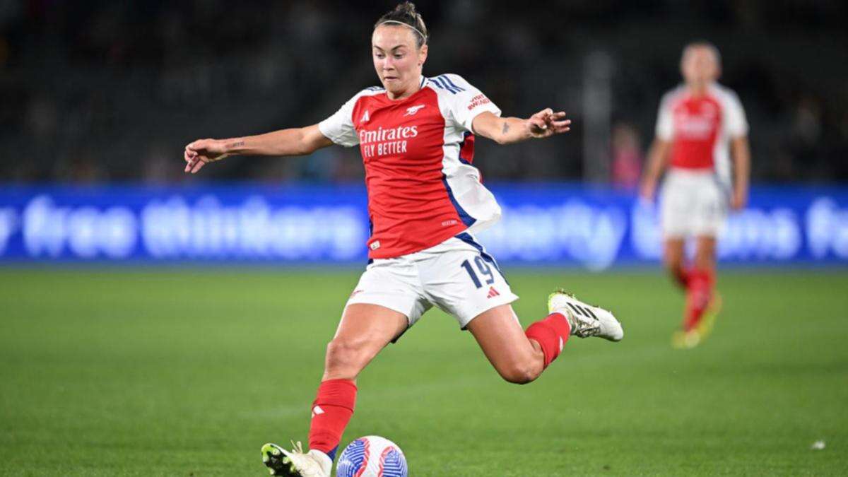 Foord's Gunners fire, step closer to Champions League