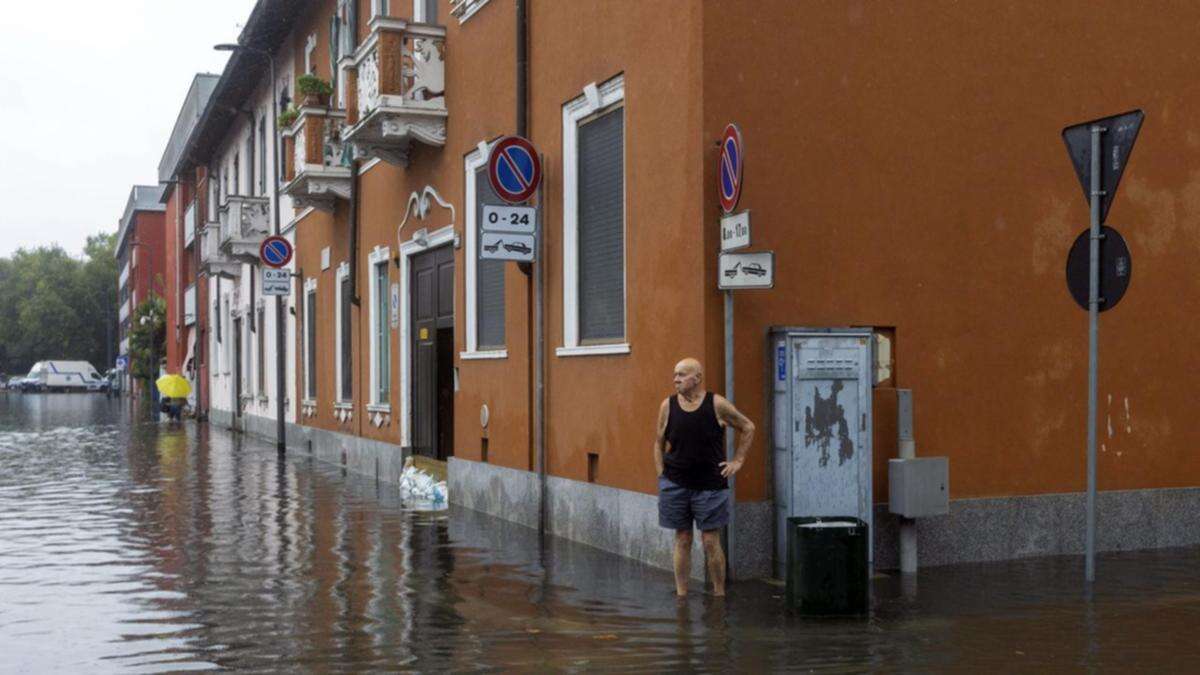 Torrential rains and heavy storms hit flood Milan