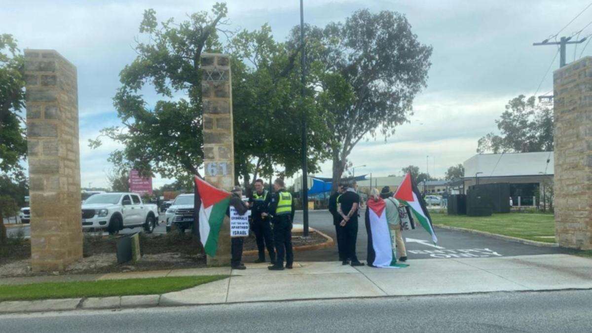 Protesters rally outside Jewish school