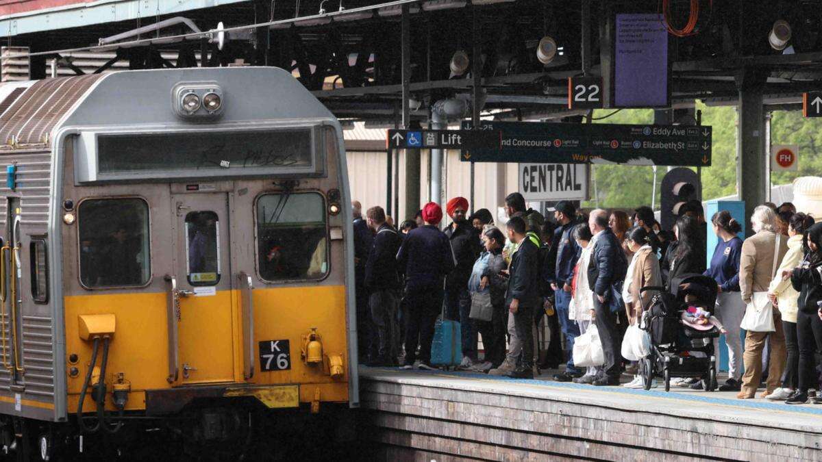 Commuter chaos amid train issues in Sydney