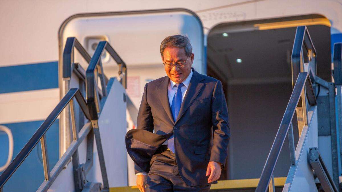 Chinese premier lands in Aus