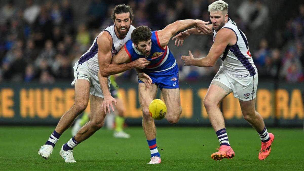 Bontempelli leads Bulldogs to big win over Dockers