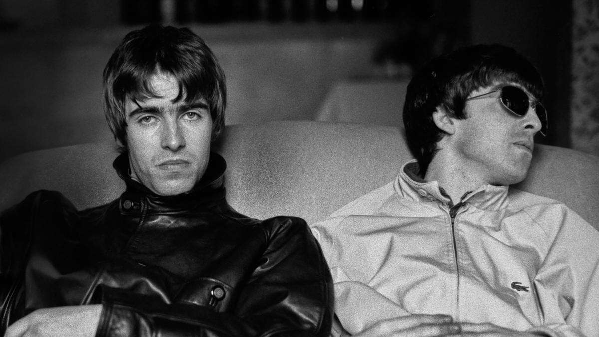 Chance reunion for iconic band Oasis