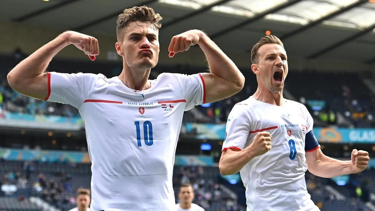 Slick Schick on target for Czechs again
