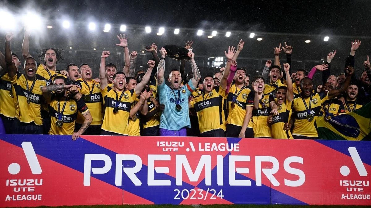 Bid for treble glory keeps Mariners celebrations on ice