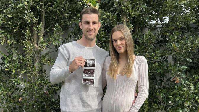 ‘Littlest Yeo’: Eagles star reveals baby joy