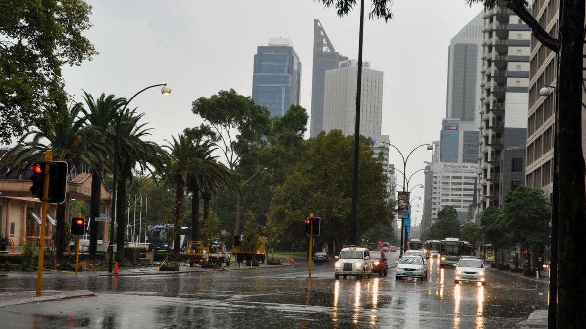 Warning over wild weather to batter Perth, South West