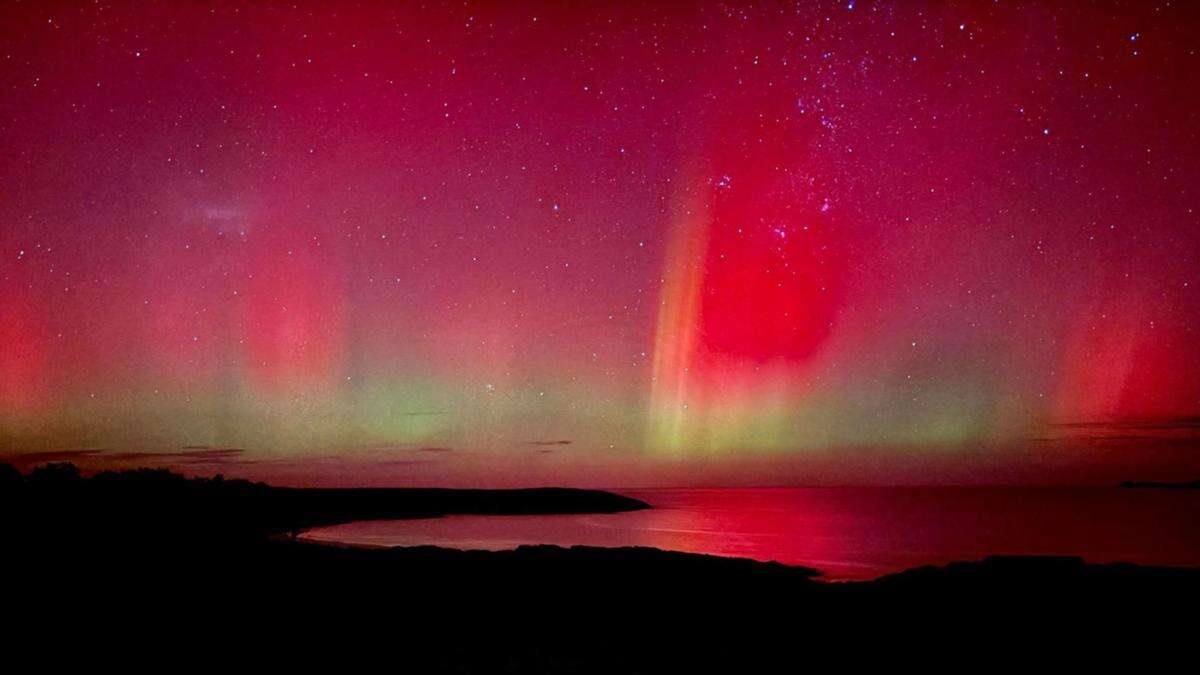 Aurora australis puts on INCREDIBLE light show across WA