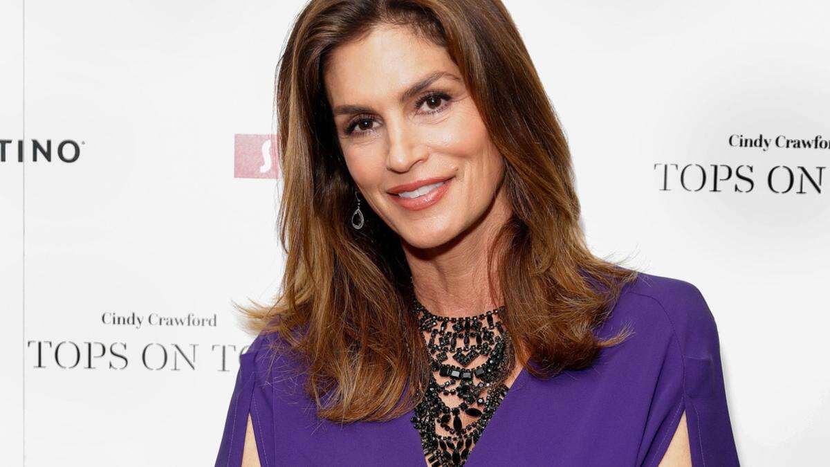 I was making more money than my parents by 18, says Cindy Crawford