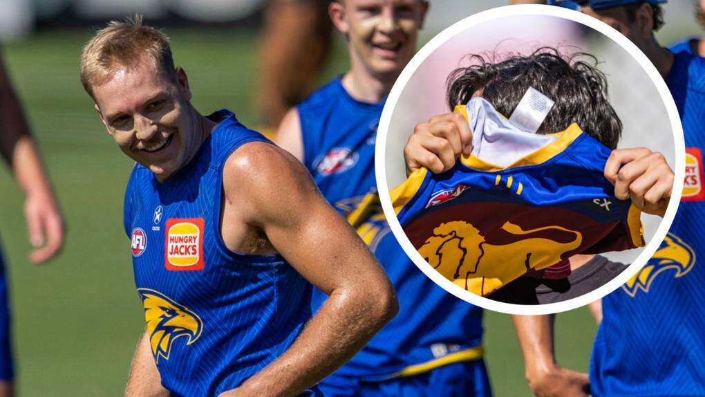 Bold fan tries to get Eagles star to sign Lions jumper