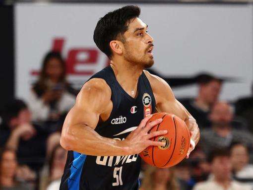 Melbourne United come from behind to defeat JackJumpers