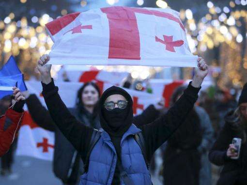 Georgian police arrest opposition leaders at protest