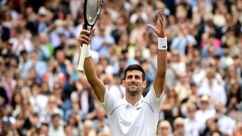 Flawless Djokovic closing in on history