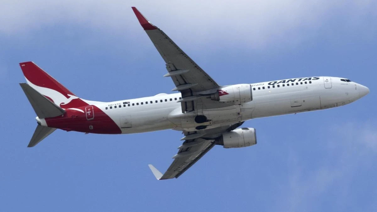 Qantas to pay hefty fee to ex-employee