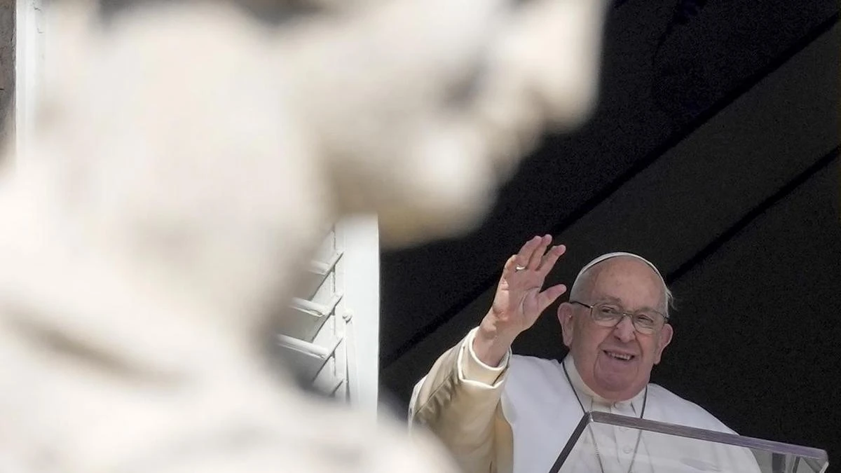 Pope cancels meeting with deacons because of 'mild flu'