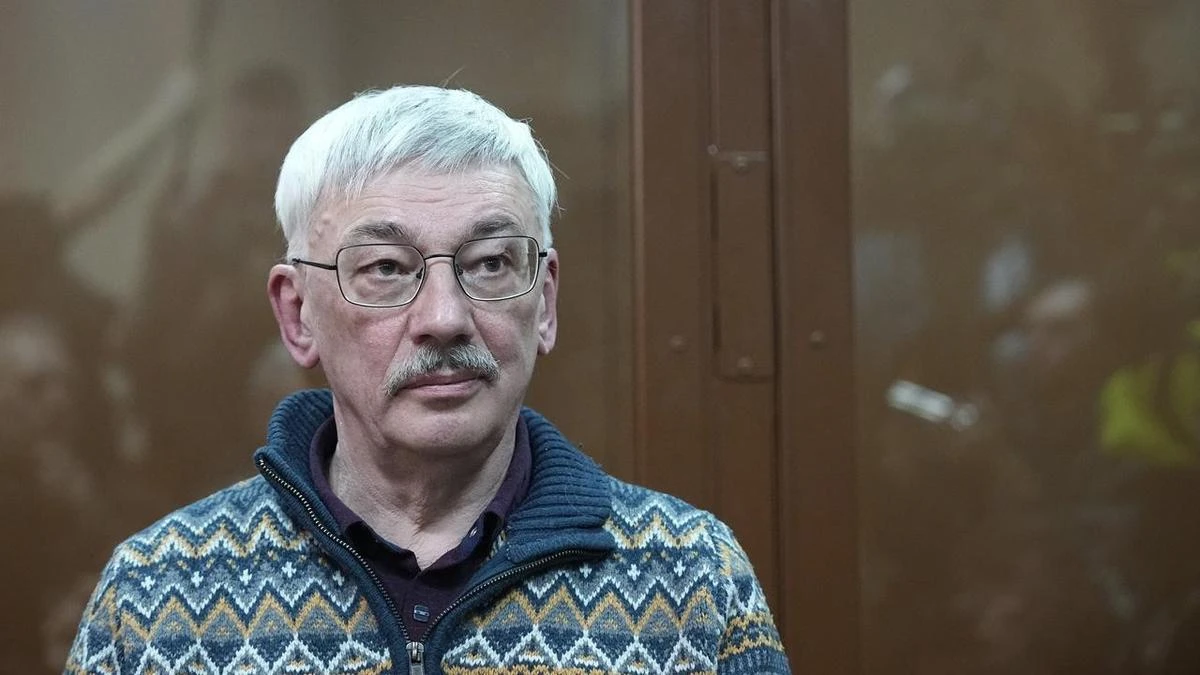 Russia jails rights activist for 'discrediting army'