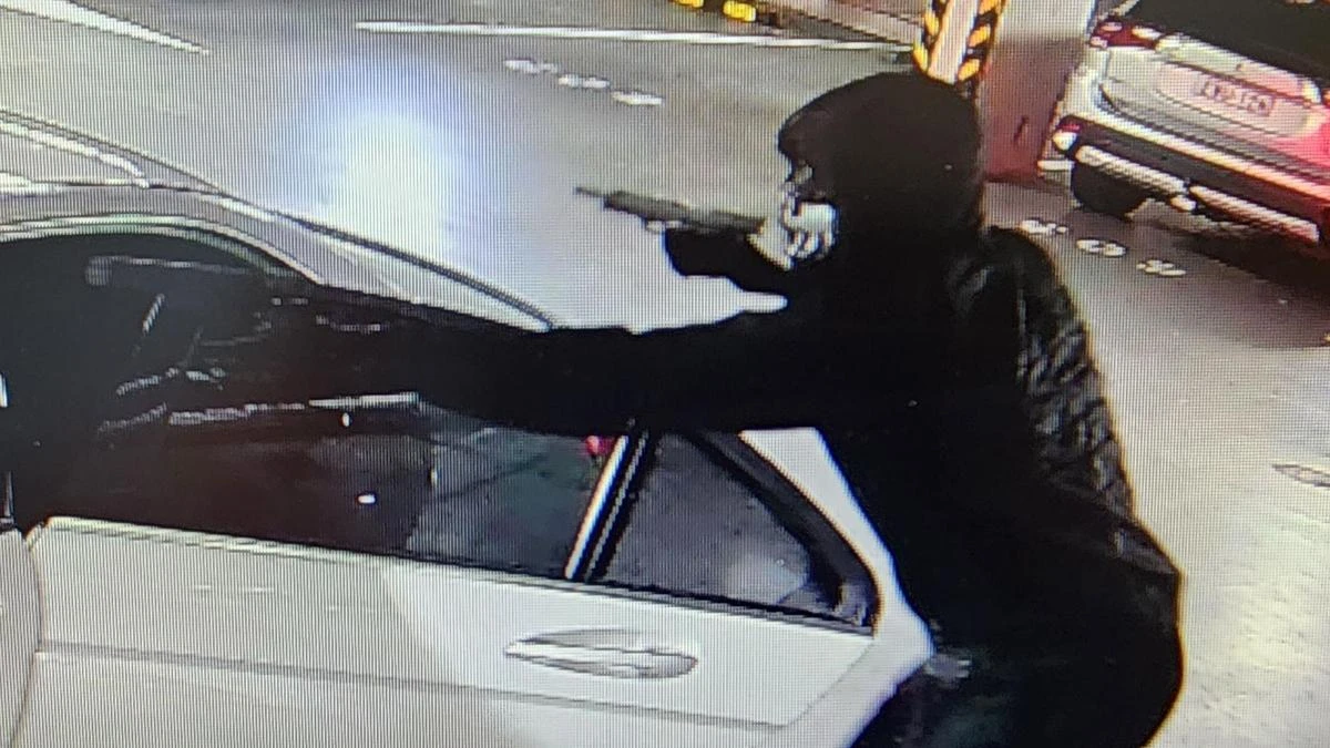 Terrifying CCTV of suspected gang shooting