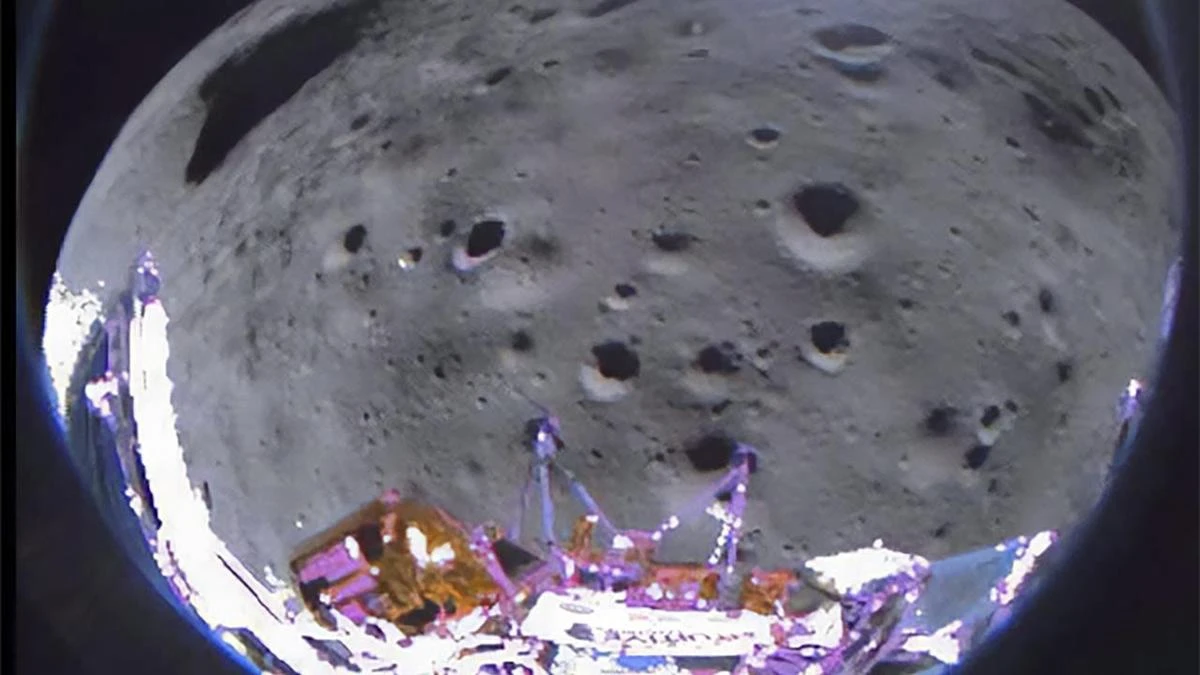 Sideways moon landing cuts Odysseus' mission short