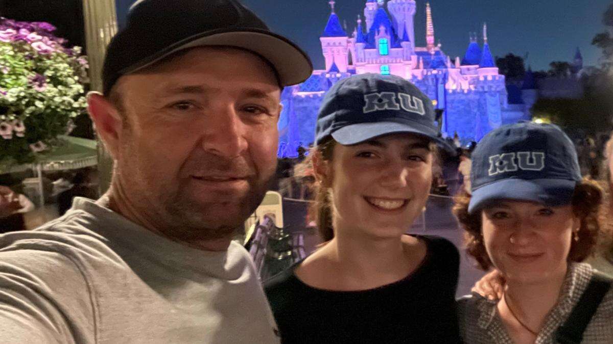 Perth dad joins the rise of trending SWIFTIE DAD