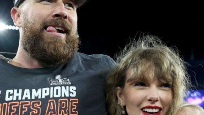 Travis Kelce sends Taylor Swift fans wild by handing them gifts at her Oz show