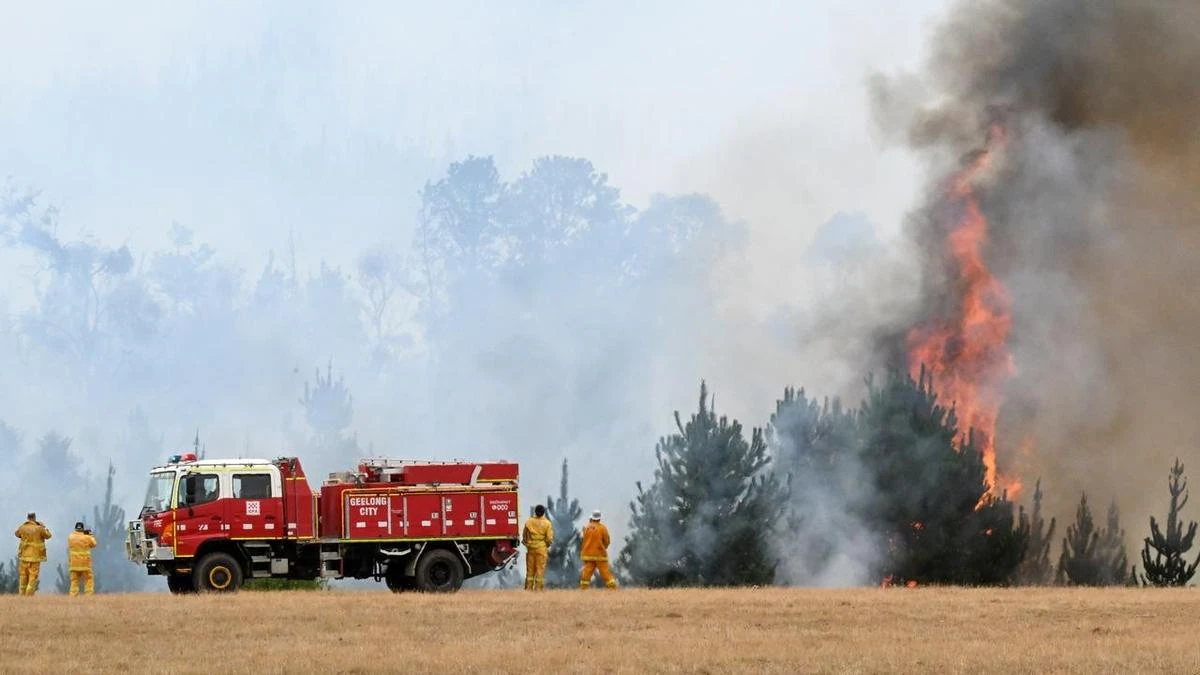 Final plea to flee catastrophic fire danger zone