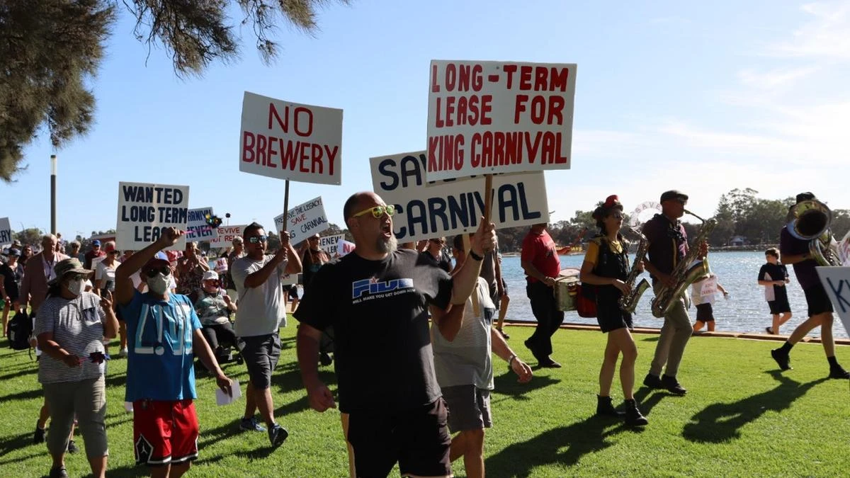 Hundreds rally to save Mandurah’s iconic King Carnival