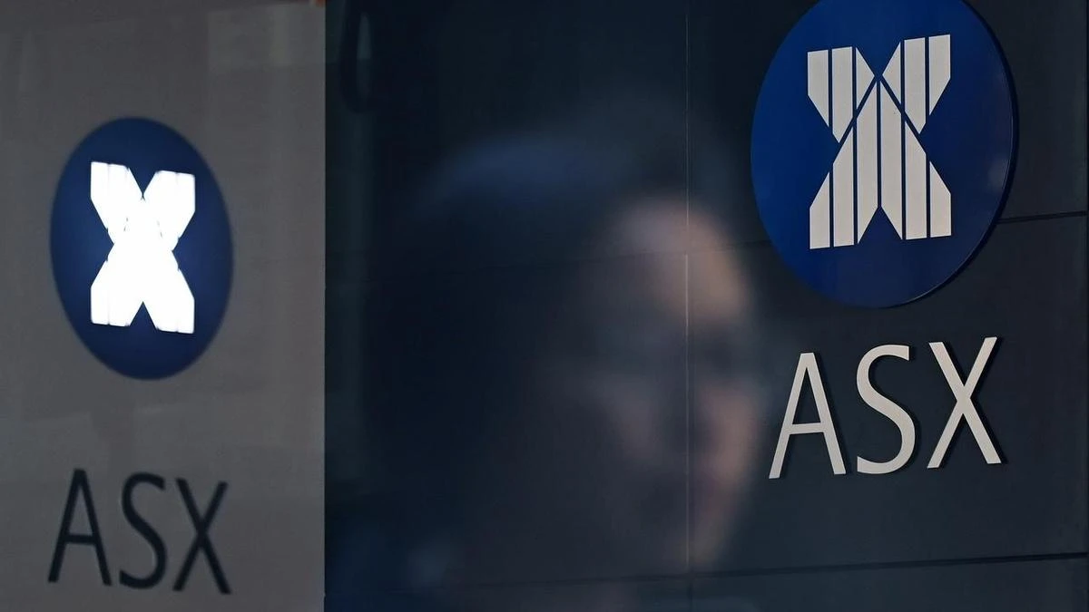 Aust shares give back gains, sink into the red by noon