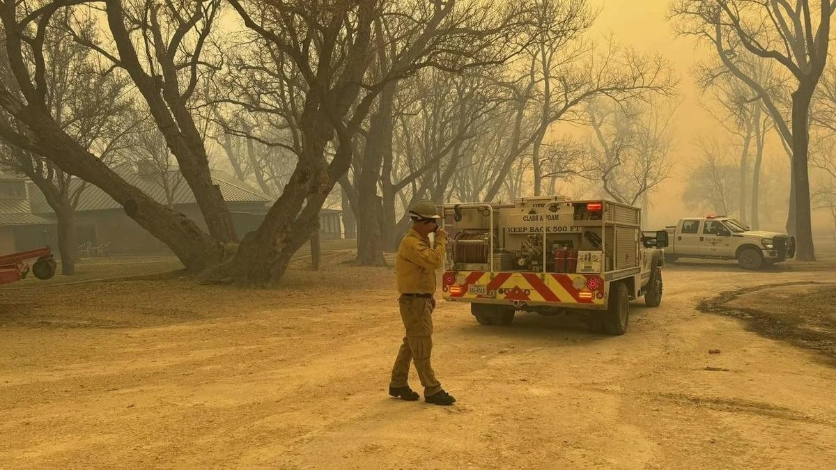 Texas nuclear weapons facility pauses as fires spread