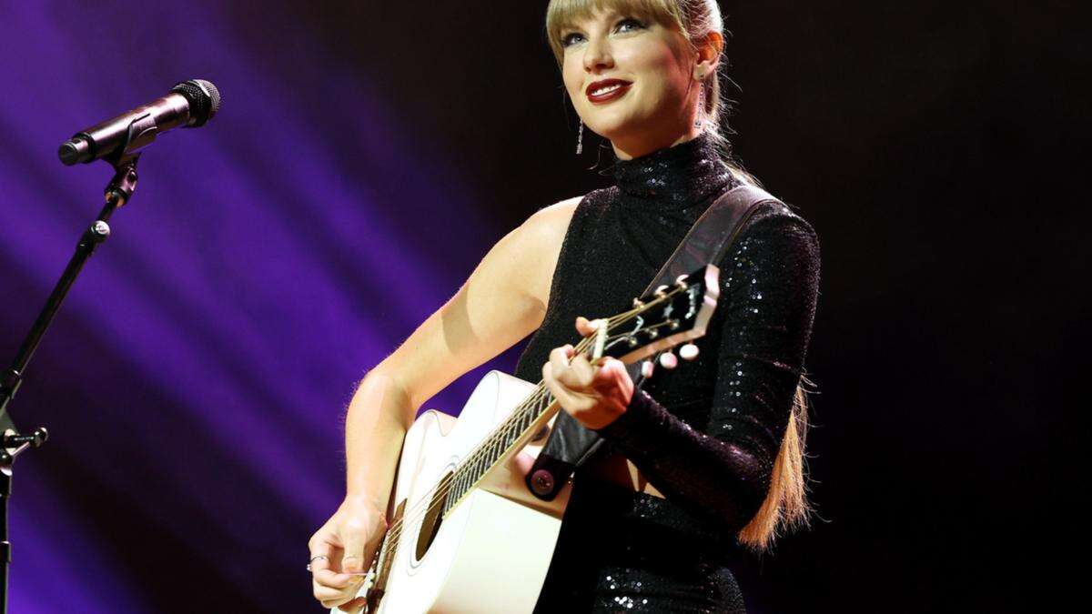 Taylor Swift thanks fans for earning her six Grammy nods