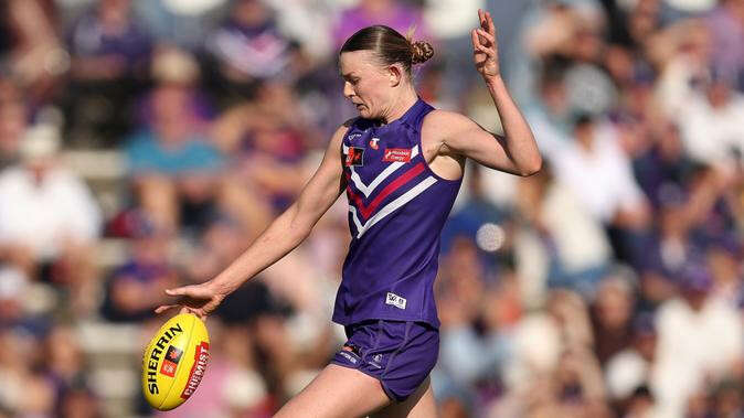 Follow live: Can Dockers cause finals boilover in Adelaide?