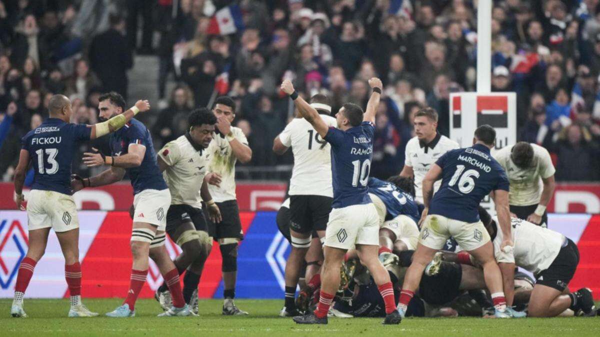 France edge All Blacks 30-29 in Paris thriller