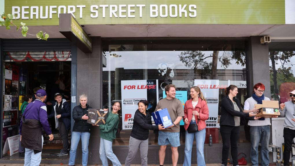 Mt Lawley bookstore moves 50m via ‘human conveyor belt’