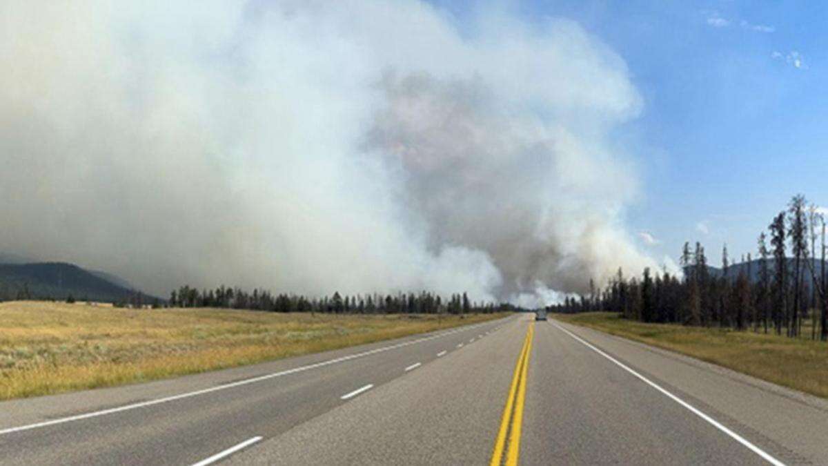 Rain should help battle blaze in Canadian tourist town