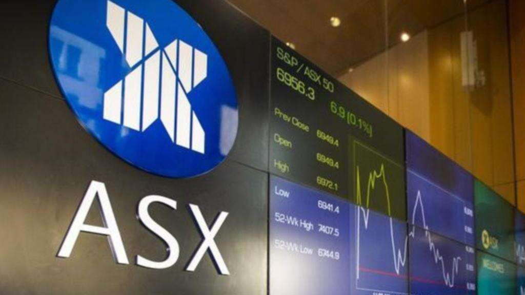 Aussies shares fall on US chaos, mining slump