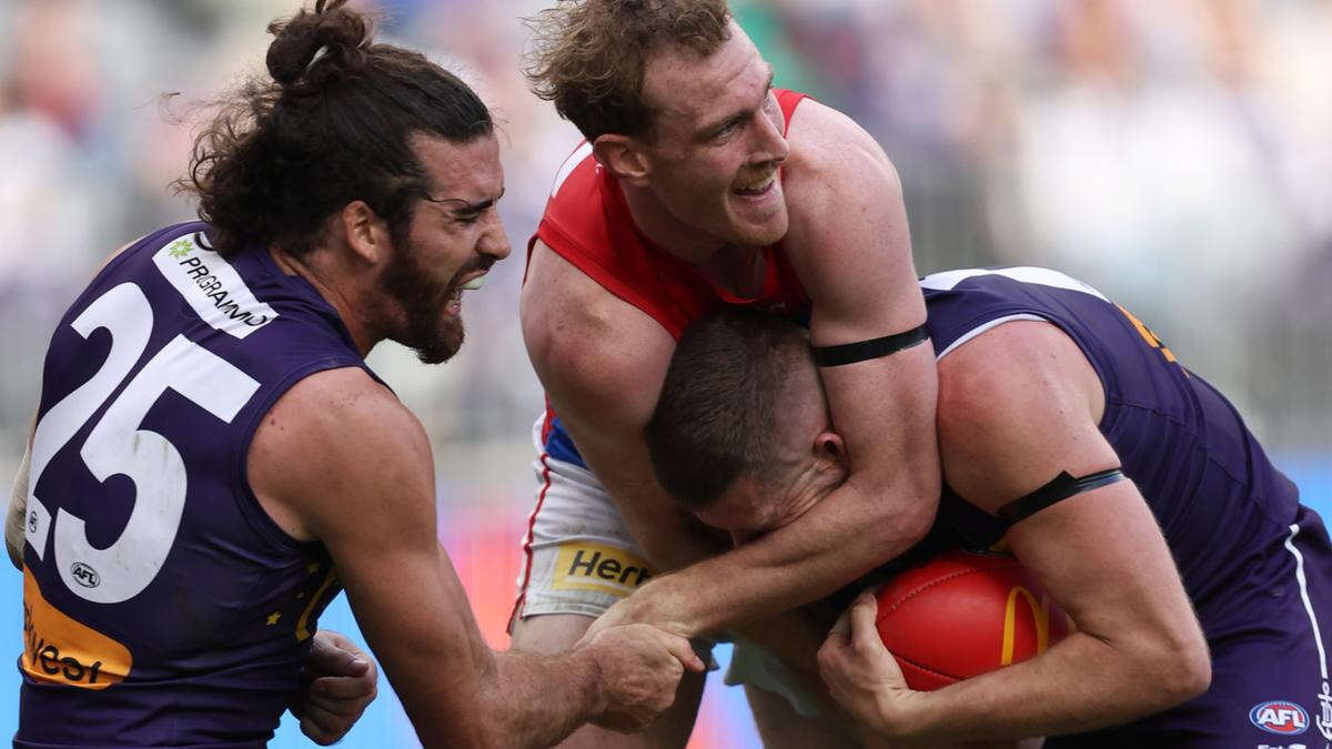 Freo skipper goes down again in worrying sign