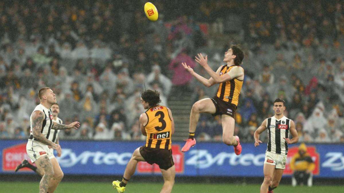 Ginnivan stars as Hawks bury Magpies in AFL finals bid