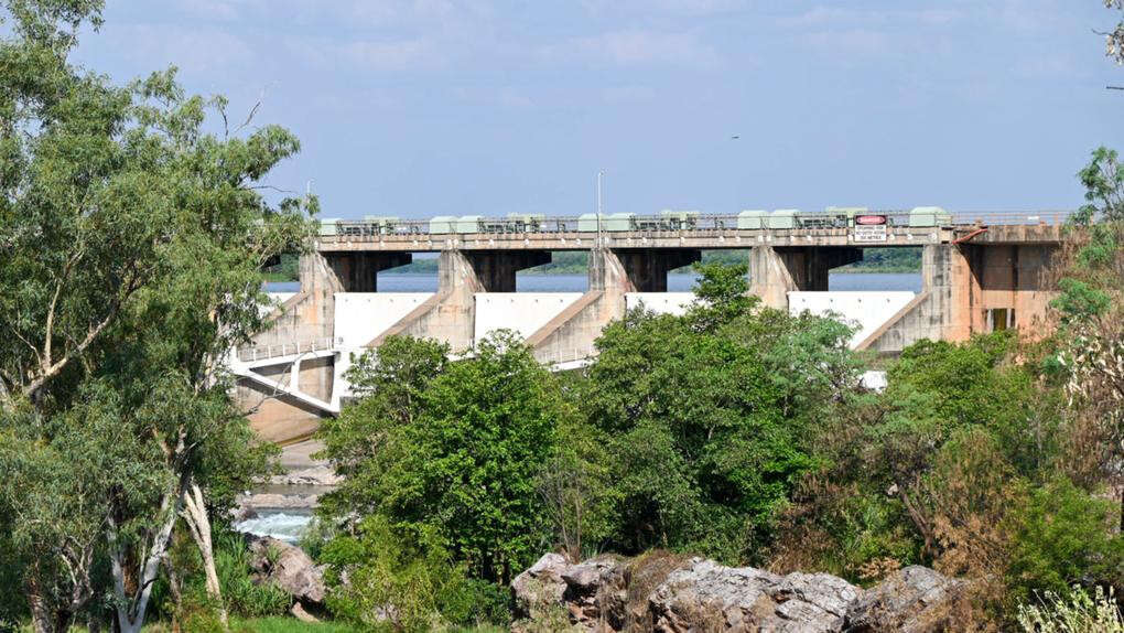 Lane closure on WA highway after crane accident near dam