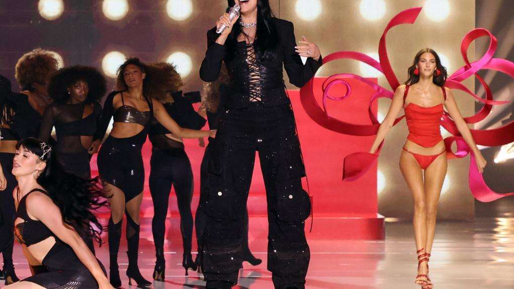 Cher, Tyla and Lisa perform at Victoria's Secret Fashion Show