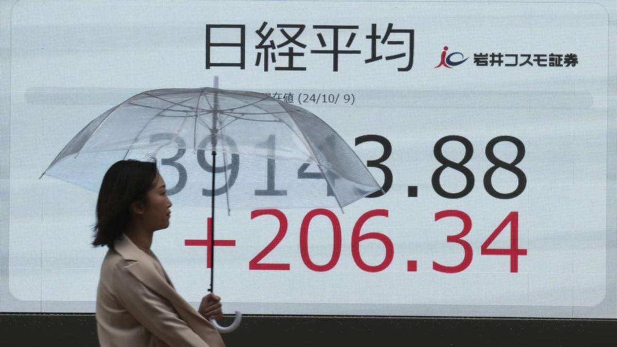 Chip stocks lead Asian markets lower