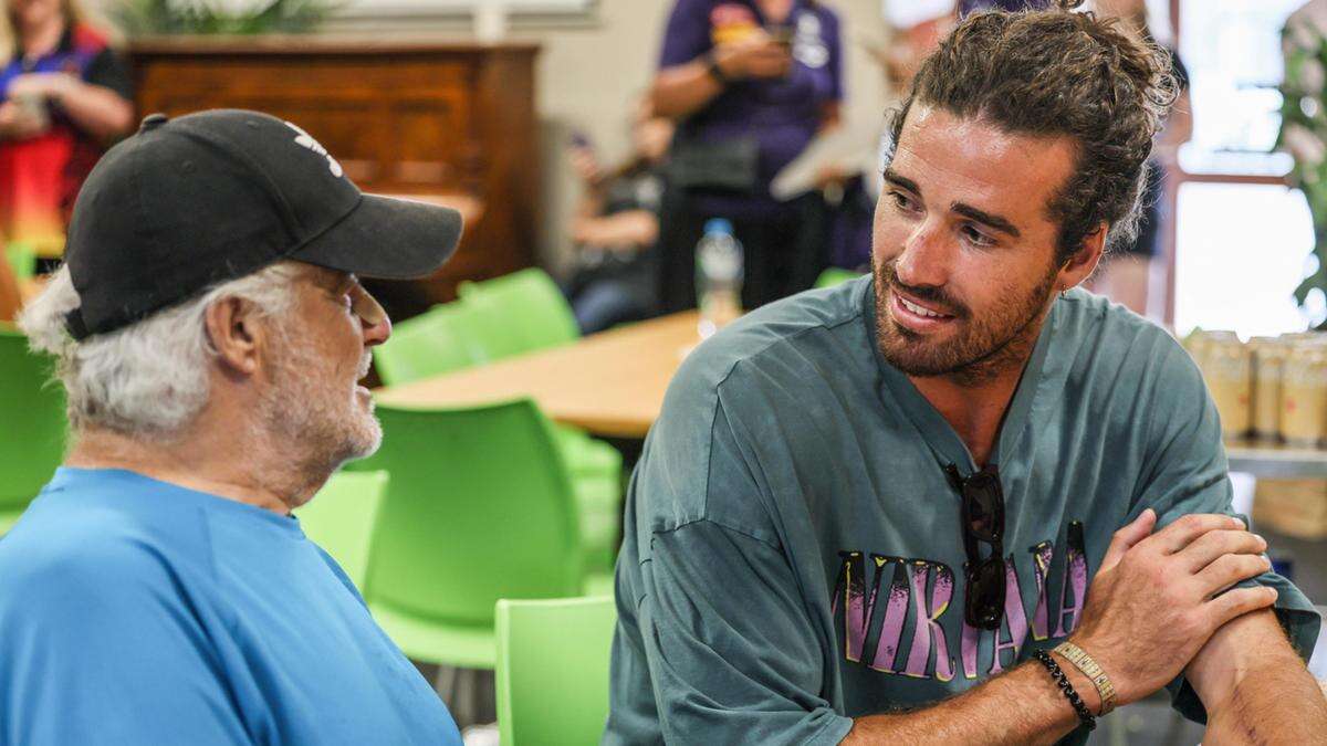 Dockers donate $20k to support Freo homeless organisation