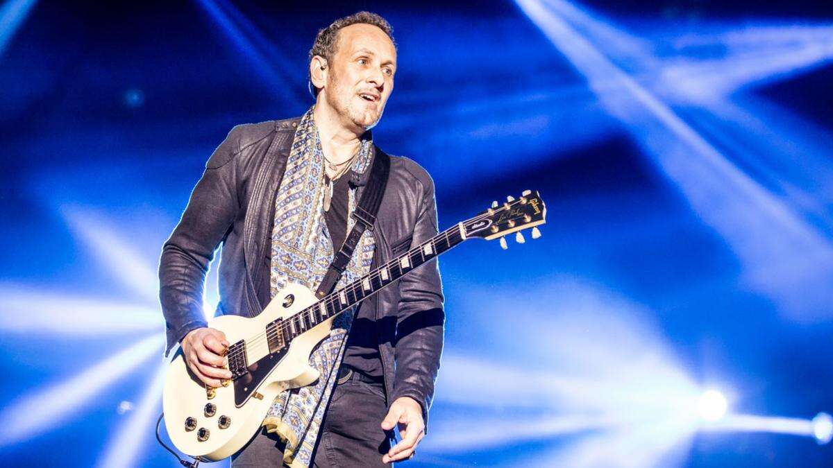 Vivian Campbell misses Def Leppard gig due to cancer treatment