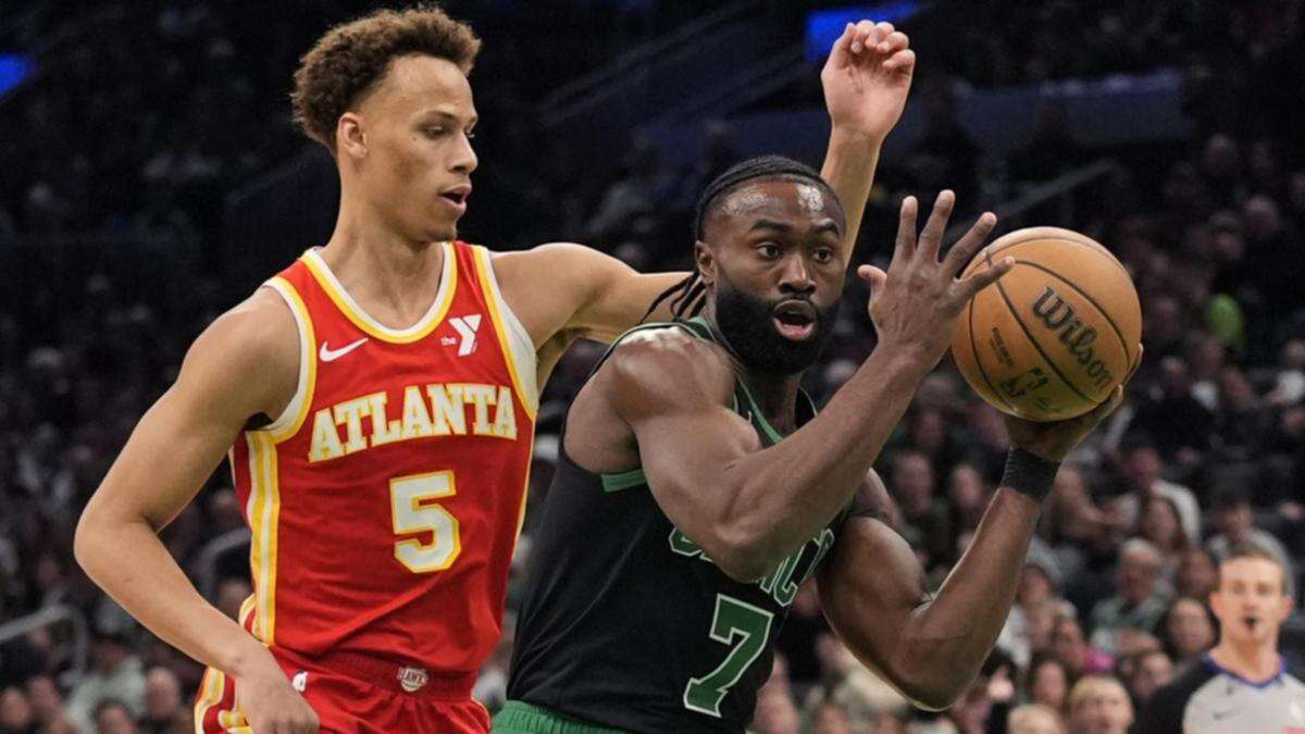 Daniels stars as Hawks down NBA's defending champions