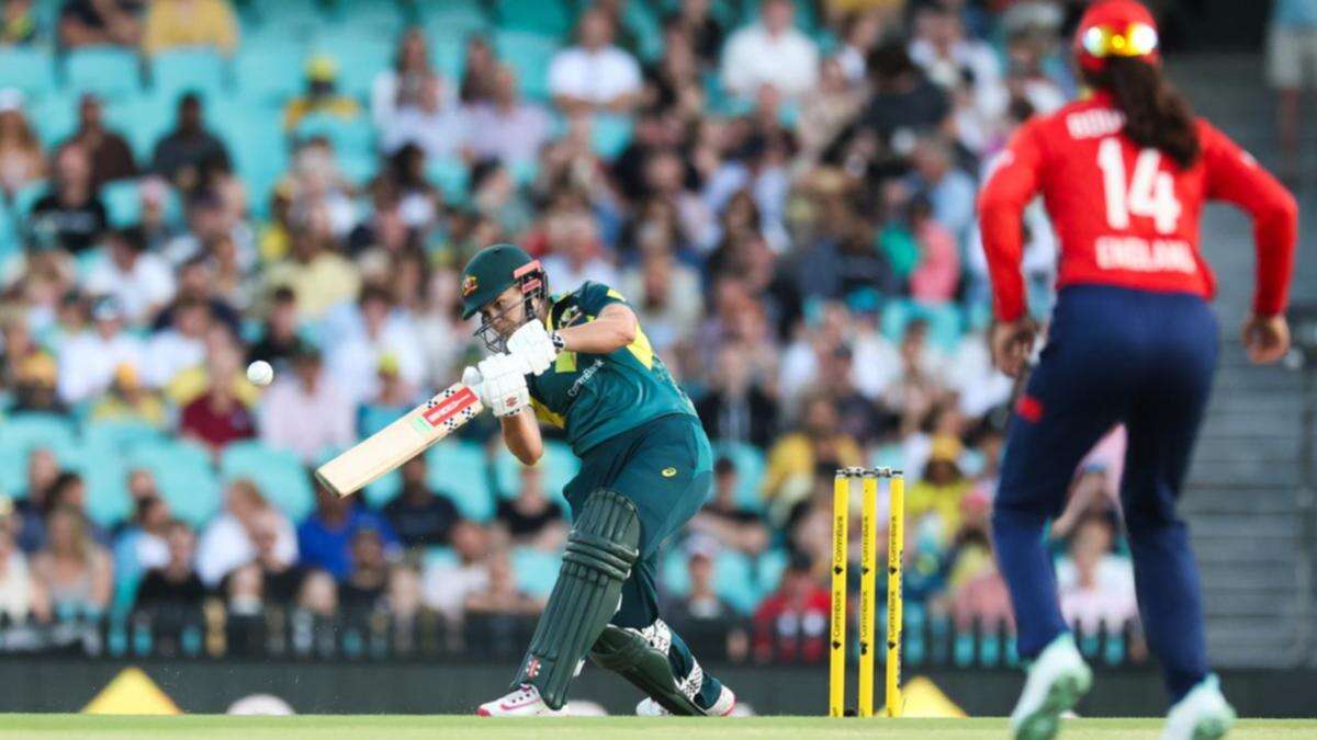 England win toss, send Aussies in to bat in 2nd T20I