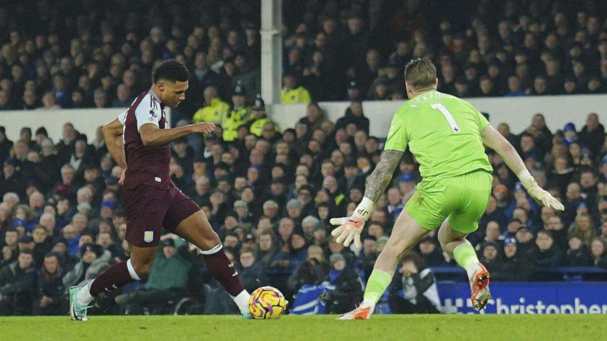 Villa spoils Moyes homecoming with win over Everton