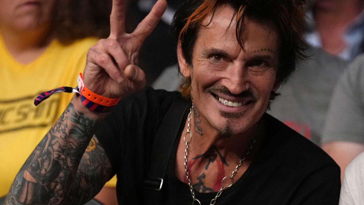 Tommy Lee slams musicians for promoting work amid Los Angeles wildfires